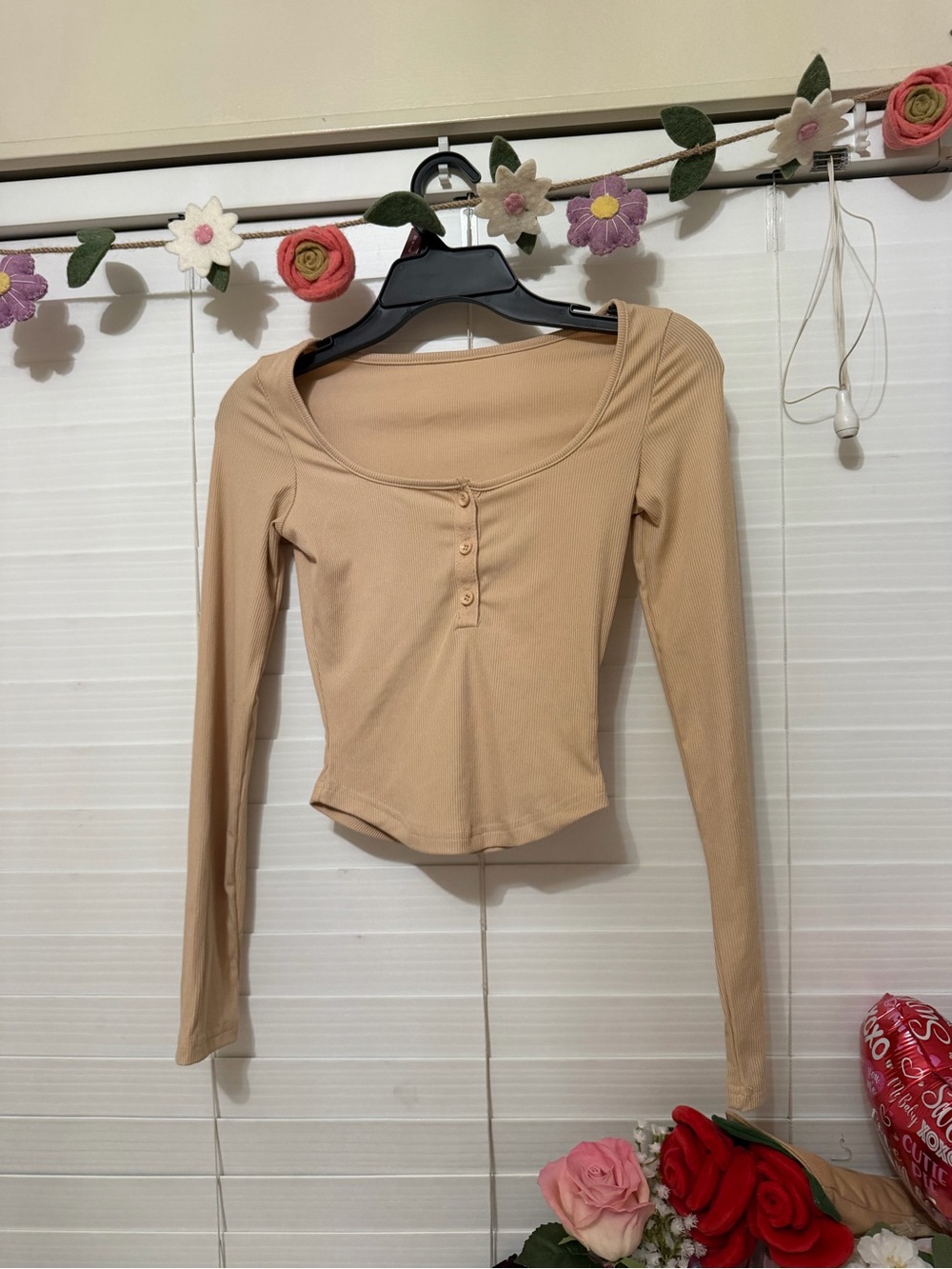 Women's Beige Long-Sleeve Scoop Henley Top